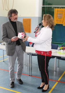 Ira Lieber bedankt sich bei René Röspel MdB für die Festrede